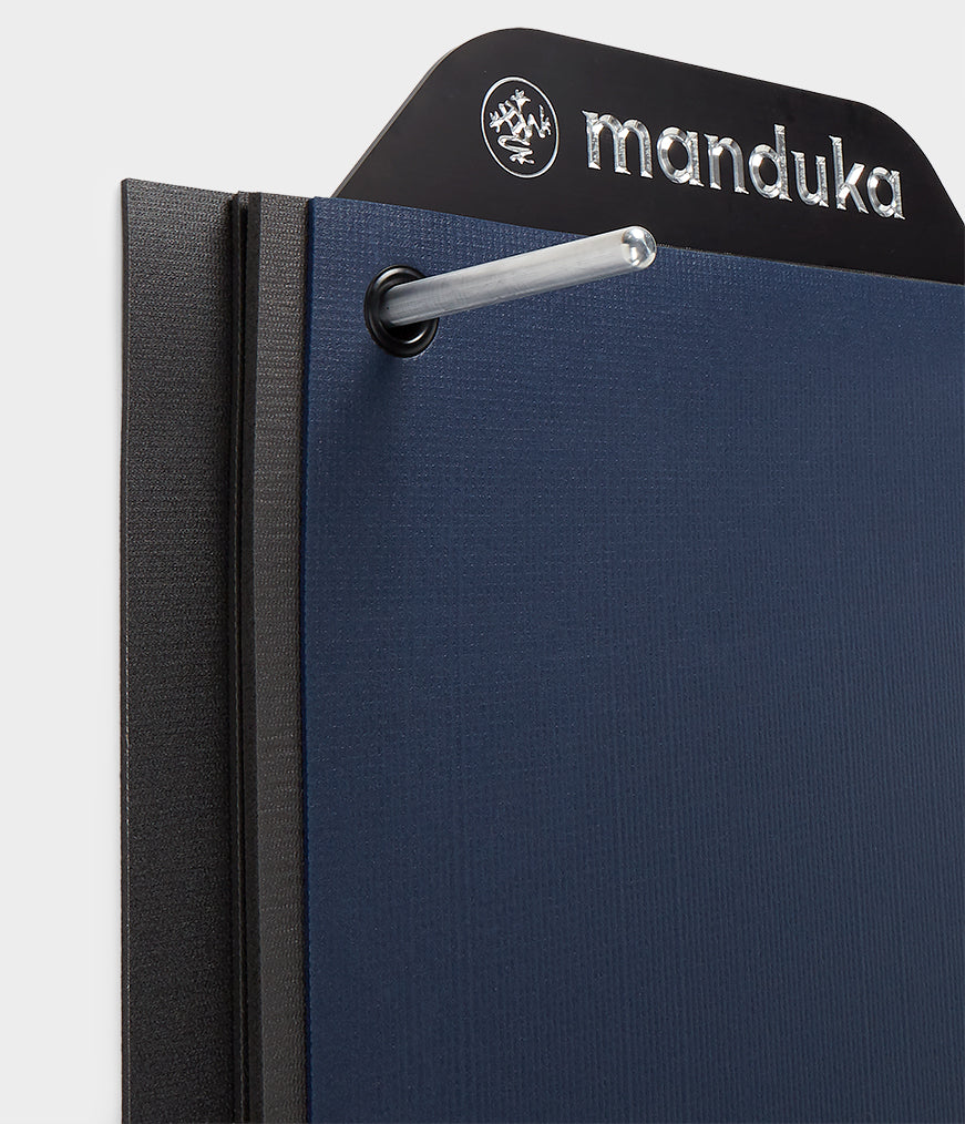 manduka-wandmattenregal-zur-mattenaufbewahrung image 2