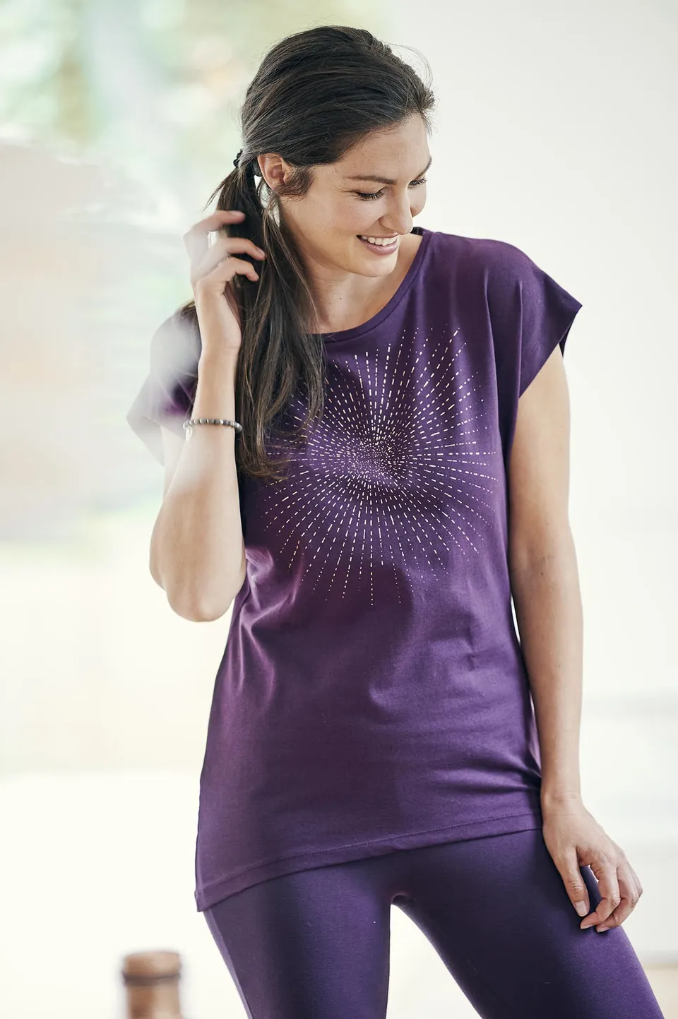yogistar-yoga-t-shirt-batwing-sunray-berry-copper image 1