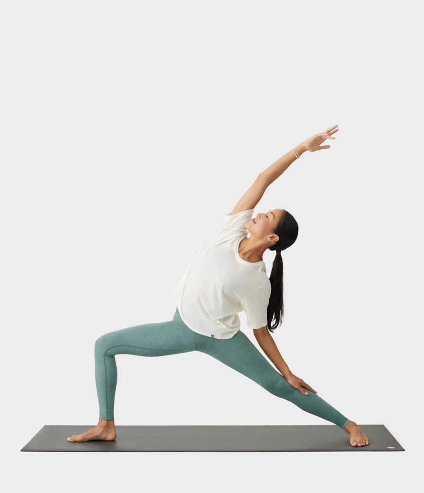manduka-atmana-tee-damen-cropped-boxy-fit-aus-recyceltem-mix image 5