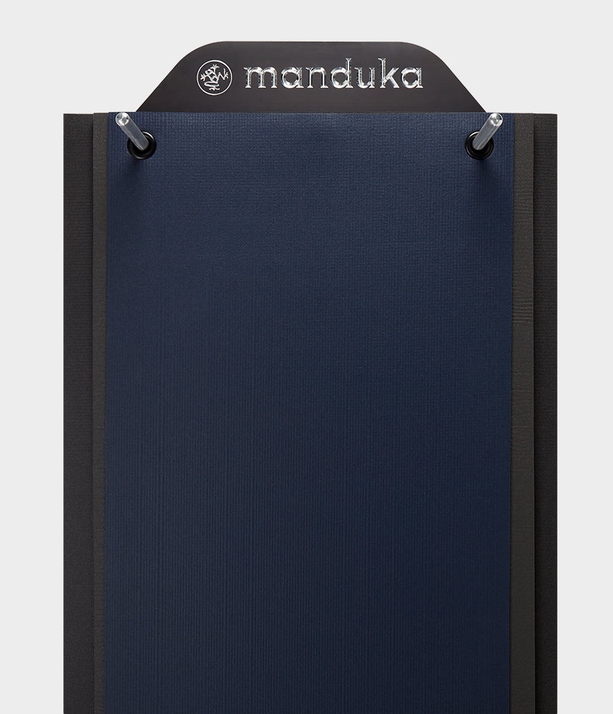 manduka-wandmattenregal-zur-mattenaufbewahrung image 3