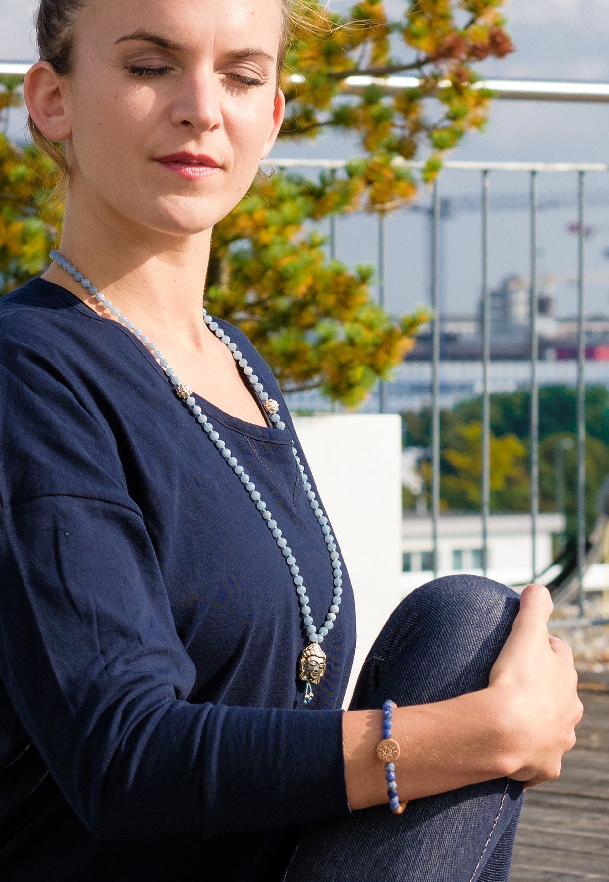 yogistar-handala-sodalith-sandelholz-armband-6mm image 2