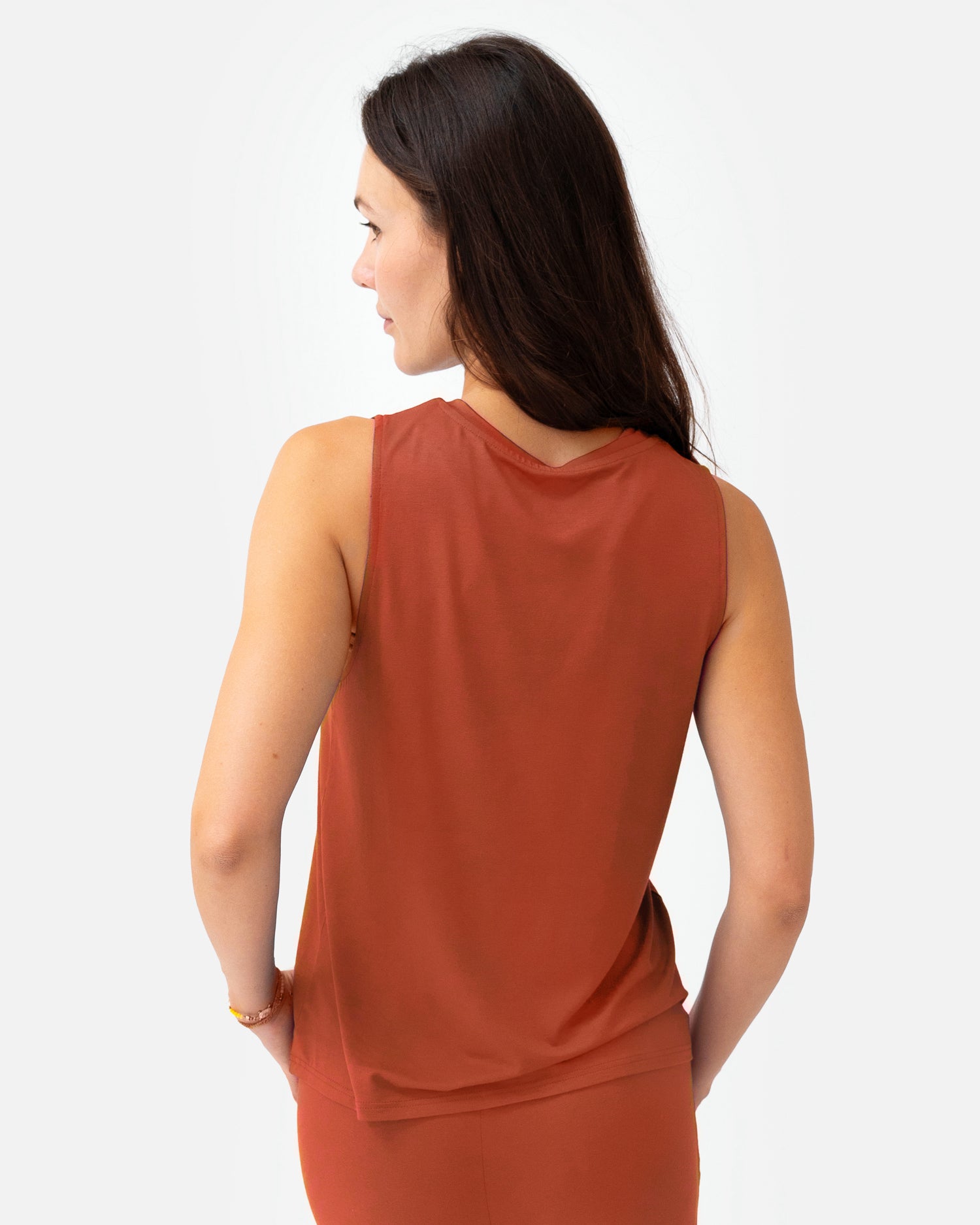 lotuscrafts-naima-top-lockeres-yoga-tanktop-aus-viskose image 2