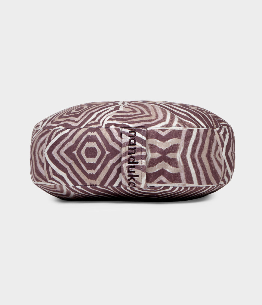 manduka-equa-meditationskissen-rund-buchweizen image 1