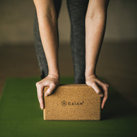 gaiam-cork-yoga-brick-yogablock-kork image 6