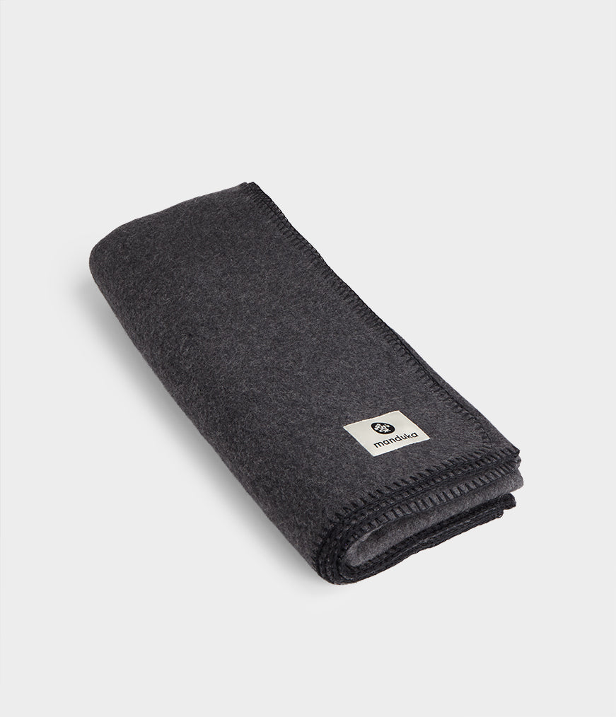 manduka-essential-woll-yogadecke image 3