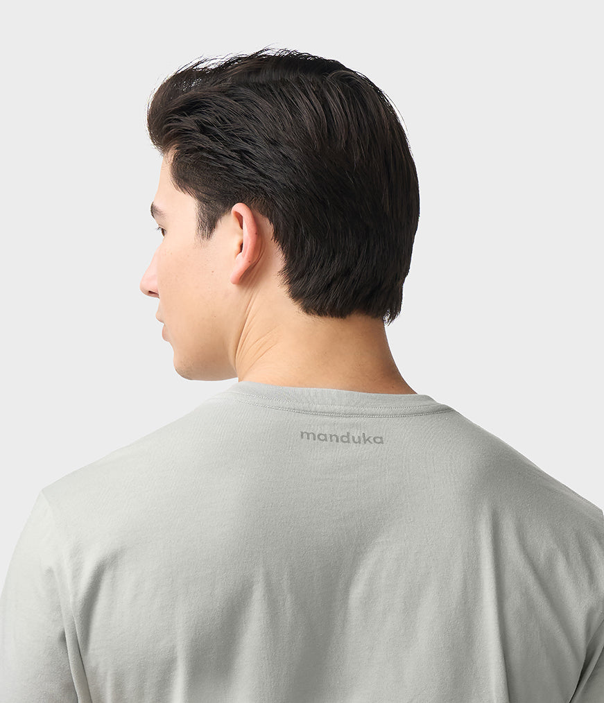 manduka-tadasana-tee-herren-t-shirt image 4