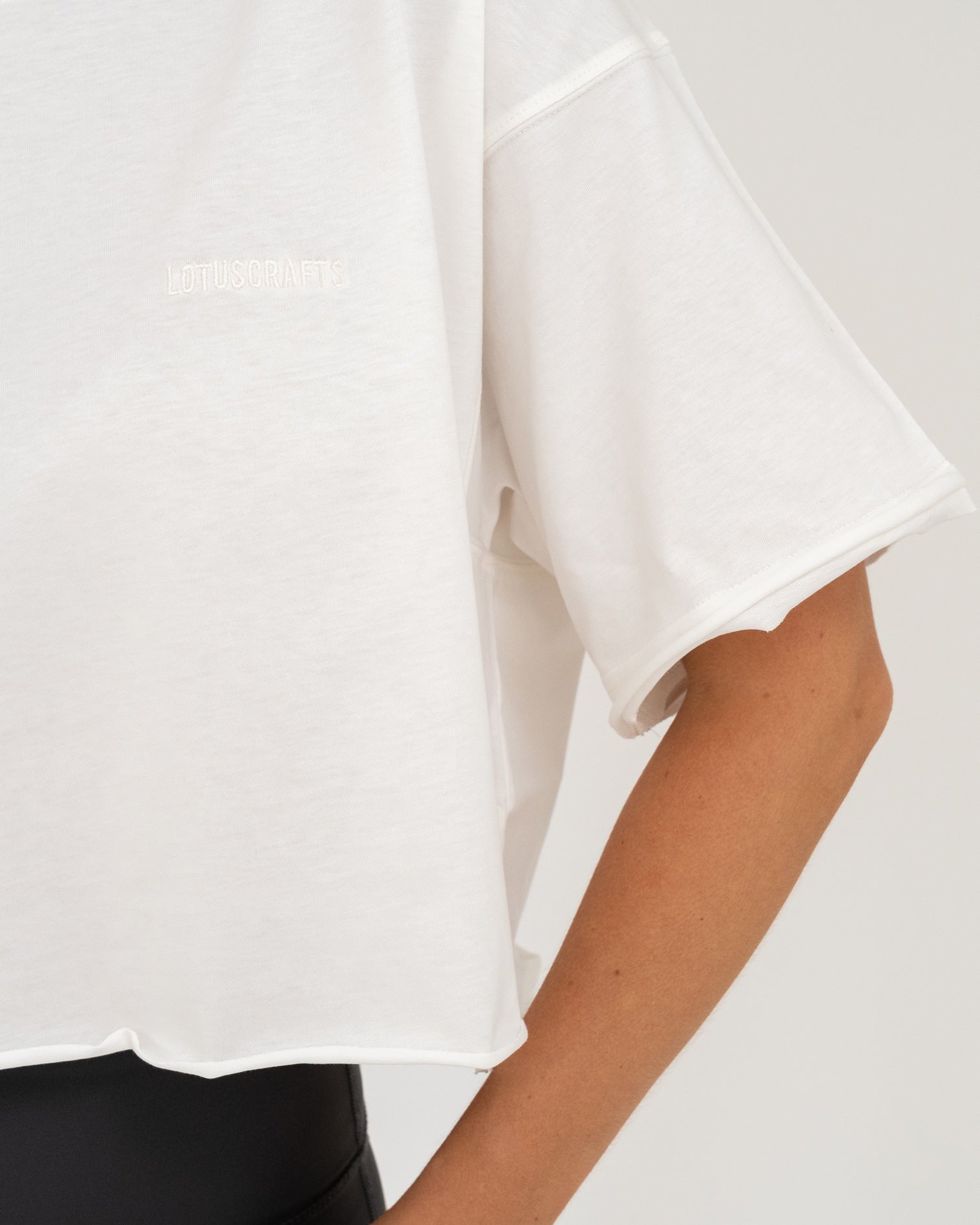 lotuscrafts-eli-womens-tee-short-sleeve-cropped-bio-baumwolle image 8