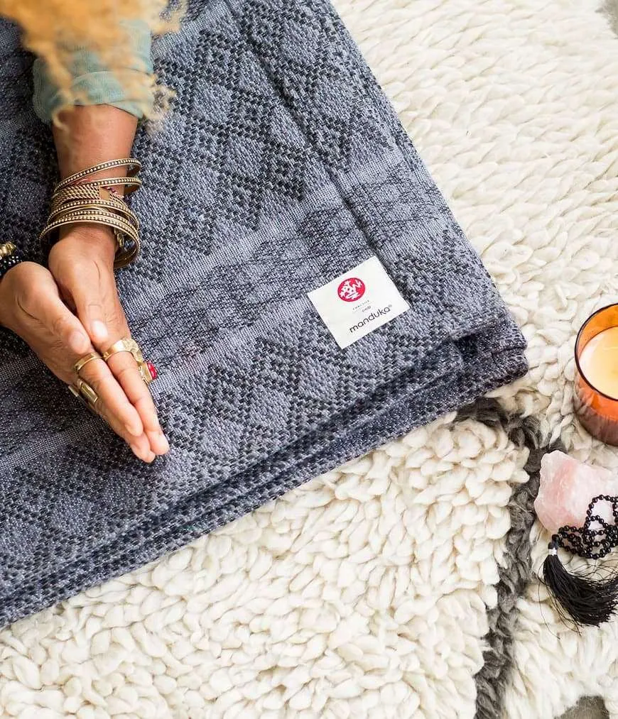 manduka-yogadecke-aus-recycelter-baumwolle image 1