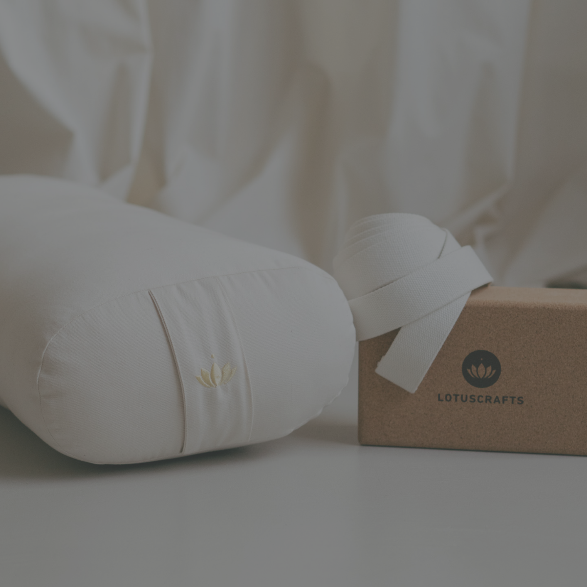 lotuscrafts-yoga-set-yin-yoga-restorative-s-bolster-block-gurt image 2