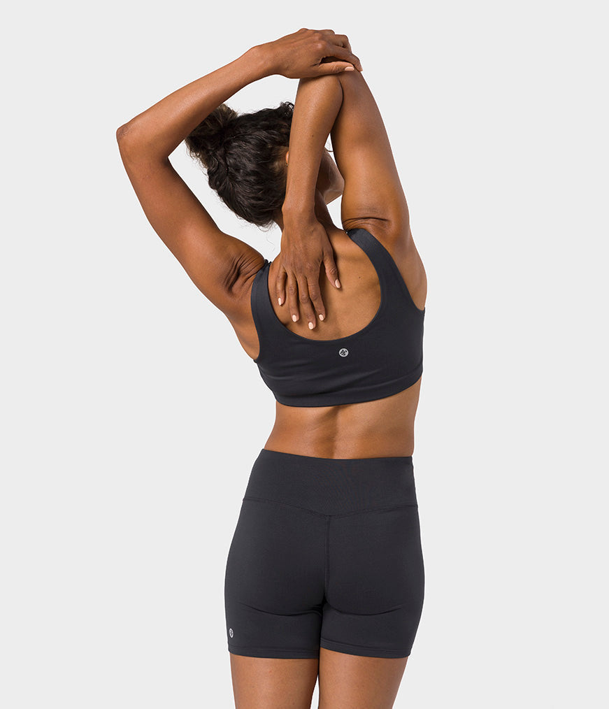 manduka-dhara-shorts-5-enge-biker-shorts-damen image 7