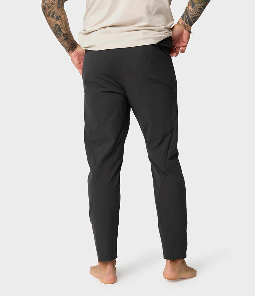 manduka-cntr-hose-herren-yogahose image 8
