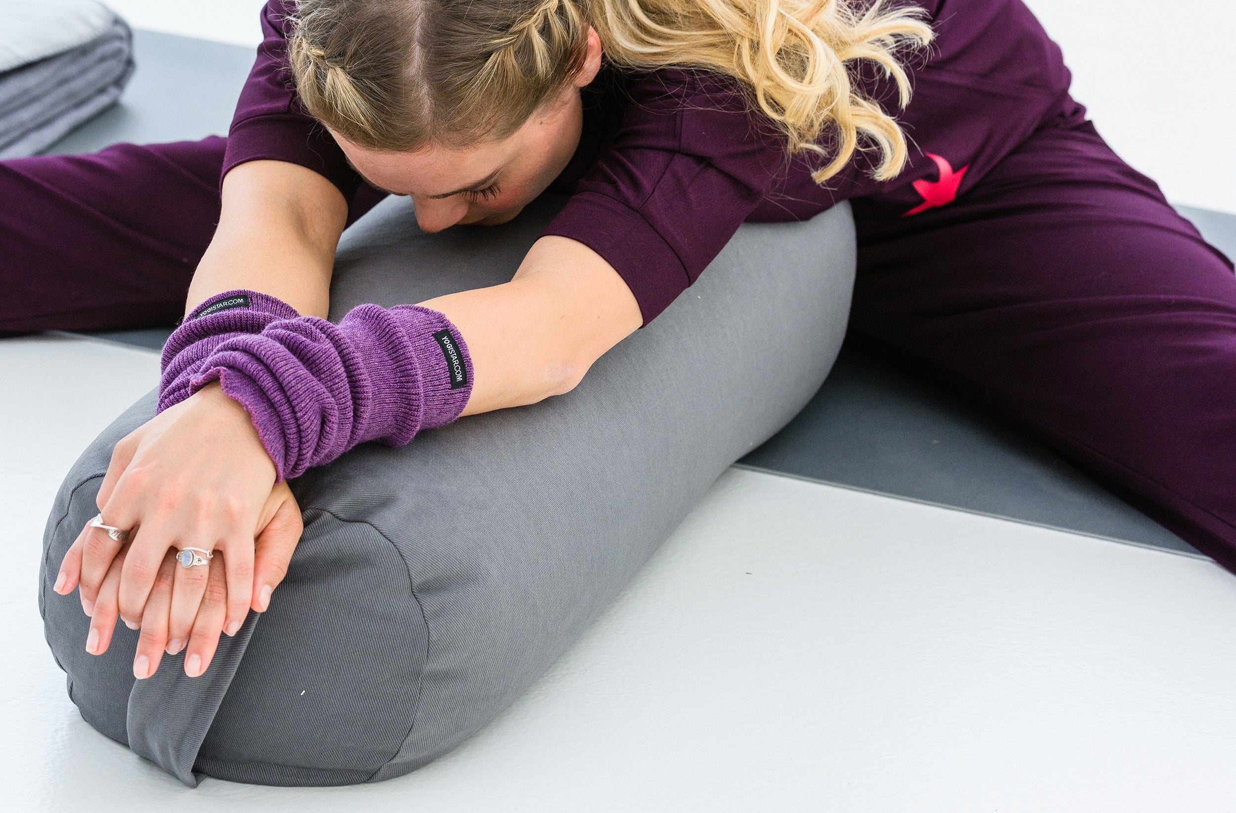 yogistar-yoga-bolster-yin-plus-rund-68-cm-bio-dinkelspelz image 3