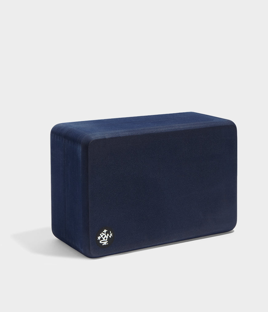 manduka-recycelter-schaumstoff-yogablock image 8