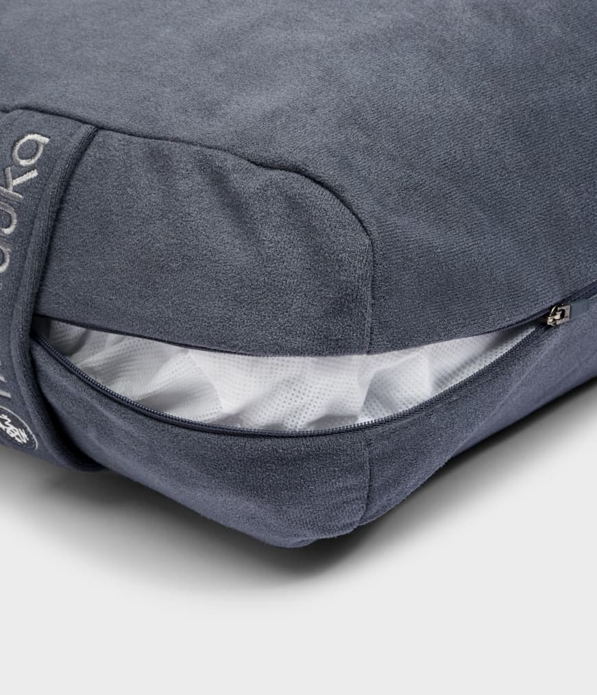 manduka-equa-rechteckiges-bolster-kissen image 3