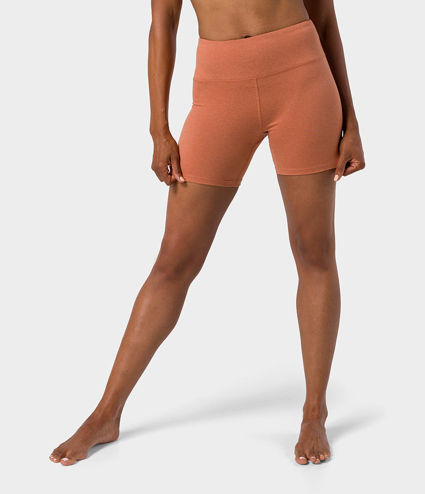 manduka-dhara-shorts-5-enge-biker-shorts-damen image 2