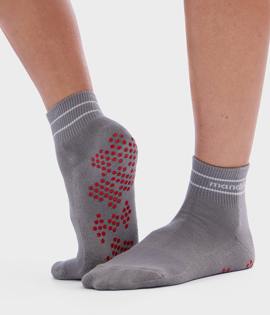 manduka-equilibria-pilates-kn-chelsocken-mit-grip image 5