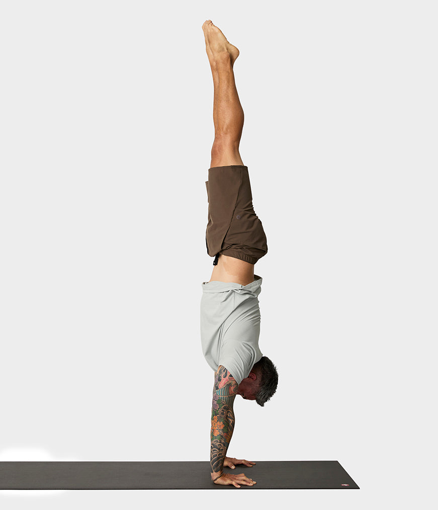 manduka-cntr-shorts-herren image 7