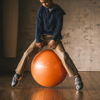 gaiam-kids-45cm-balance-ball-sitz-gymnastikball-f-r-kinder-5-8-jahre image 2