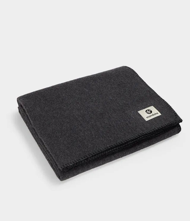 manduka-essential-woll-yogadecke image 1
