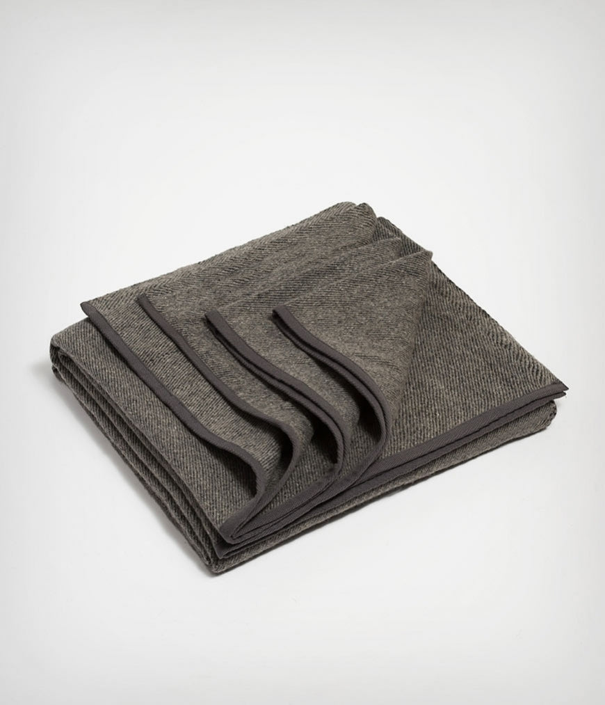manduka-decke-aus-recycelter-wolle-yogadecke-faltbar-f-r-restorative-yoga image 2