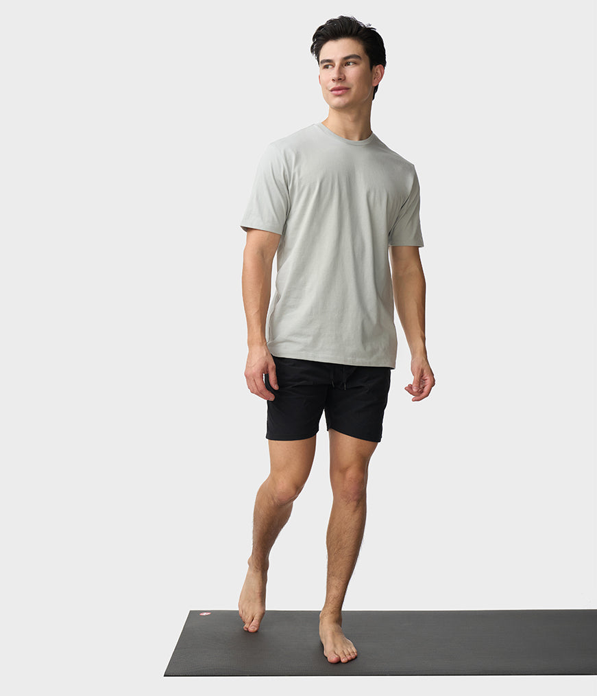 manduka-tadasana-tee-herren-t-shirt image 5