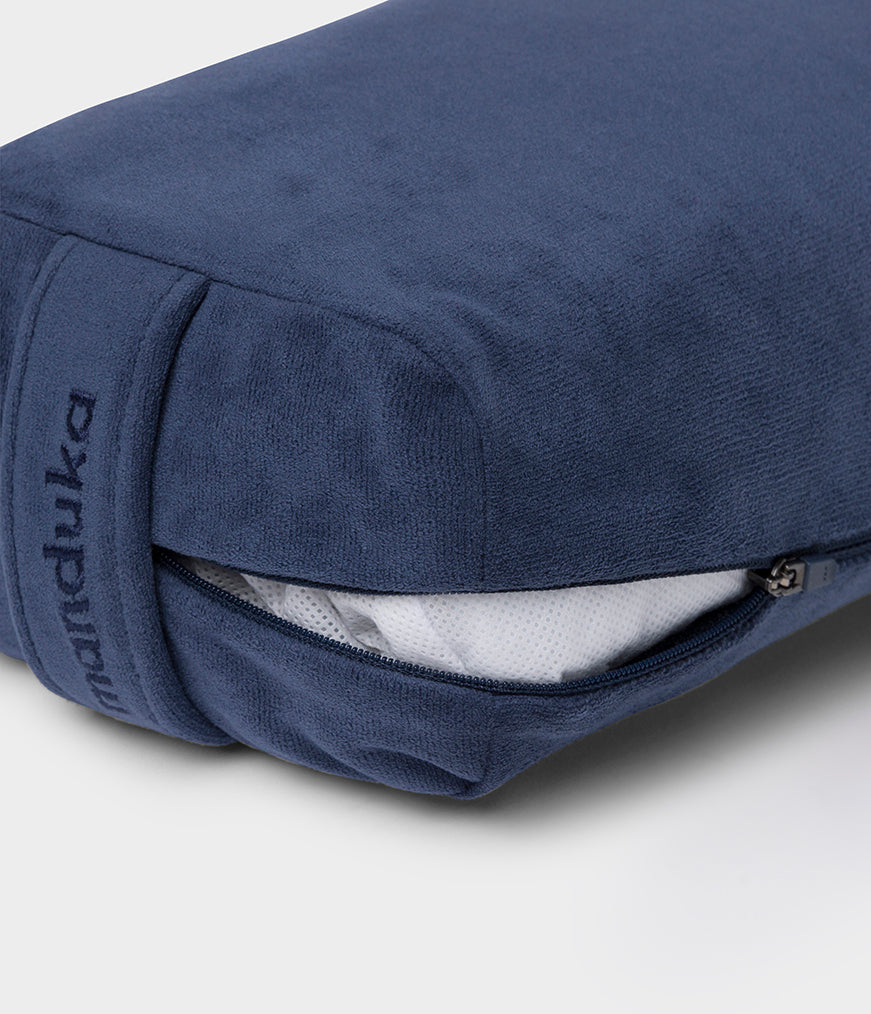 manduka-equa-lean-bolster-kissen-rechteckig-schlank image 7