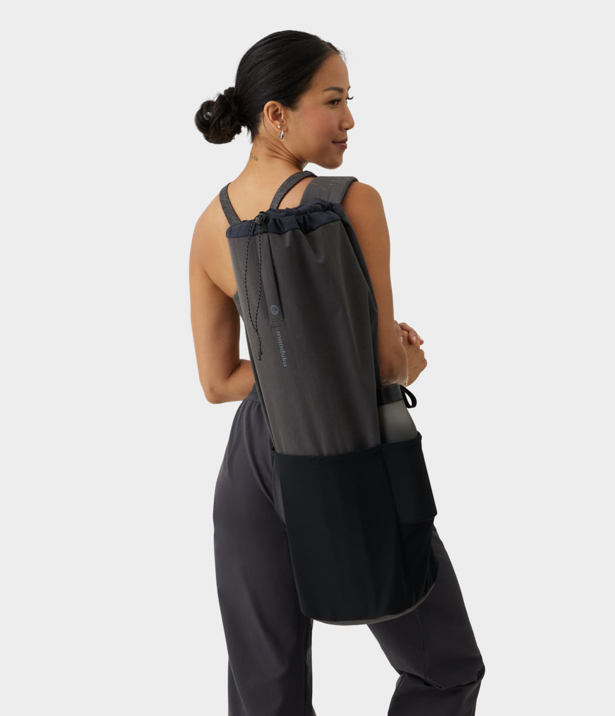 manduka-hala-mat-tr-ger-yogamattentr-ger-aus-recyceltem-nylon-verstellbar image 7