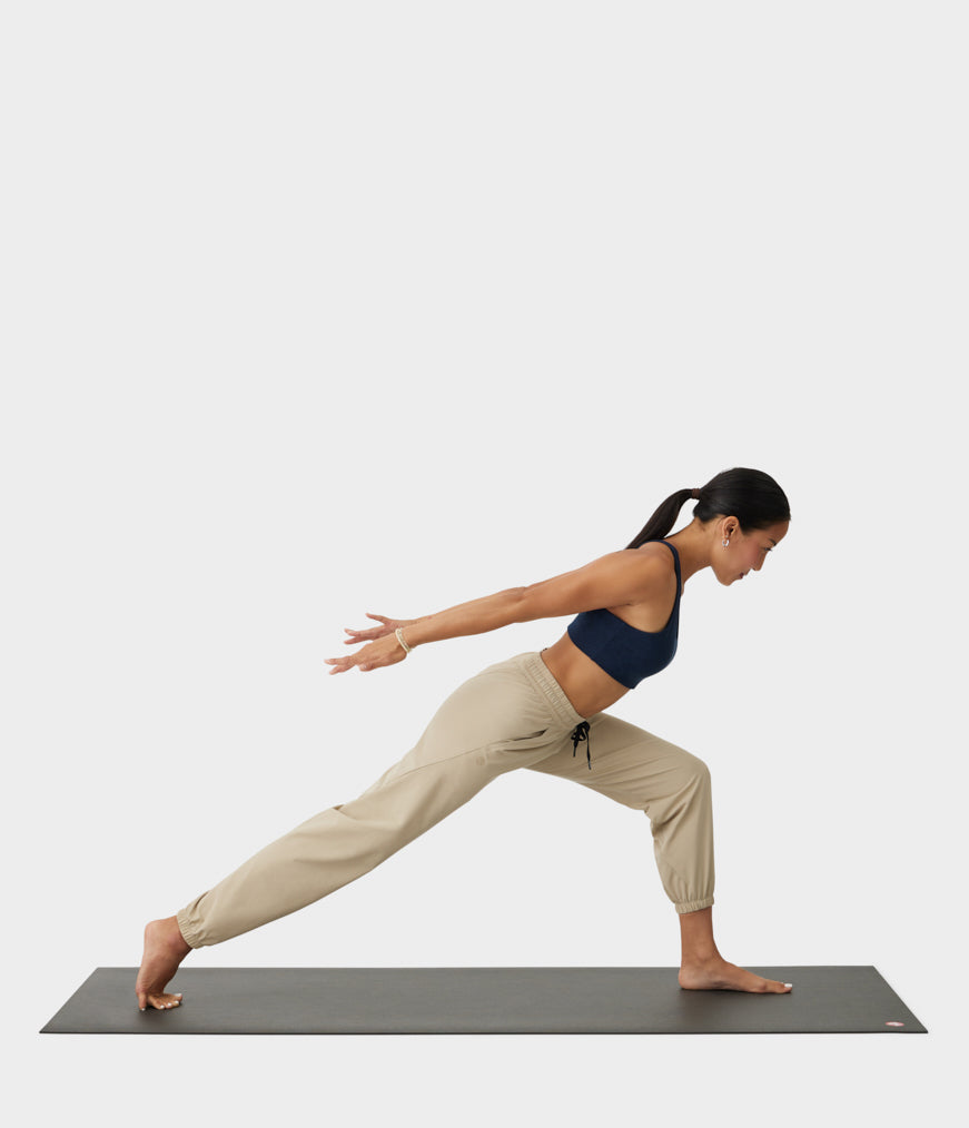 manduka-cntr-damen-yoga-hose-schmal image 4